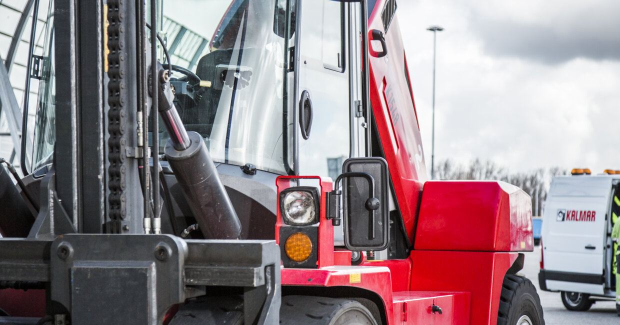 How Kalmar Helps Stolt Tank Containers with Specialized Equipment and Custom Services