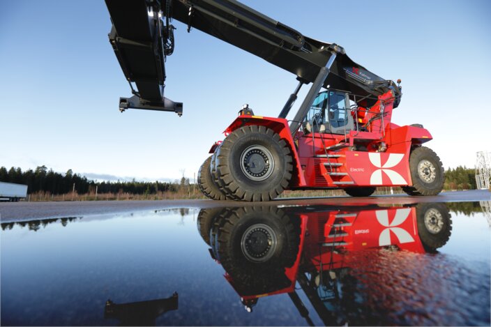 Kalmar Electric Reachstacker
