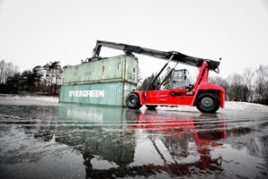 Kalmar reachstacker for empty and semi-laden container handling Kalmar Reachstacker